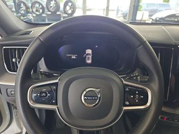 Volvo XC60 B5 R-Design — photo 23