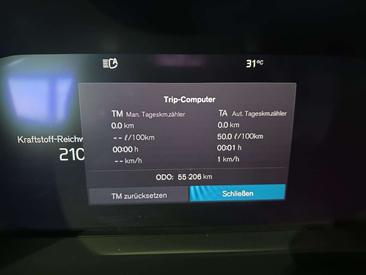 Volvo XC60 B5 R-Design — photo 24