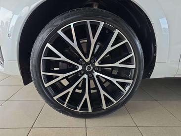 Volvo XC60 B5 R-Design — photo 34