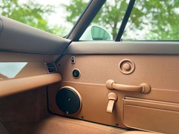 Porsche 964 Carrera 2 — photo 16