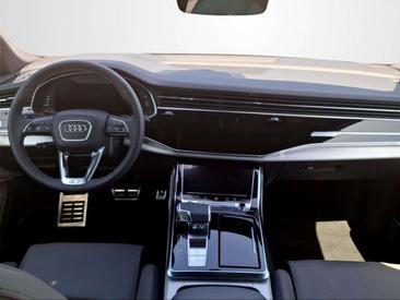 Audi Q8 50 TDI — photo 10