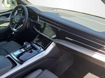 Audi Q8 50 TDI — photo 11