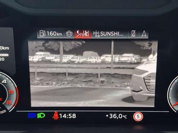 Audi Q8 50 TDI — photo 17