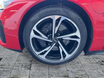 Audi E-tron GT 60 — photo 7