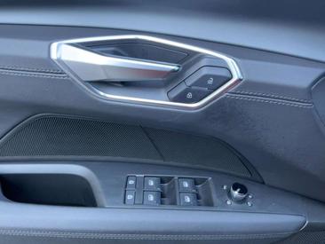 Audi E-tron GT 60 — photo 16