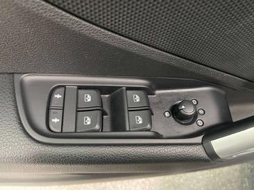 Audi Q2 Advanced 35 TFSI — photo 11