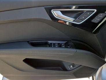 Audi Q4 E-tron S Line 50 — photo 10