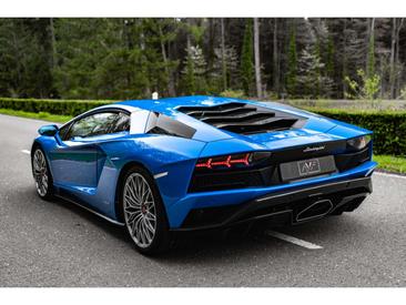Lamborghini Aventador — photo 4