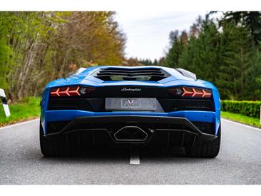Lamborghini Aventador — photo 8