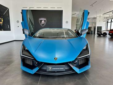 Lamborghini Revuelto — photo 2