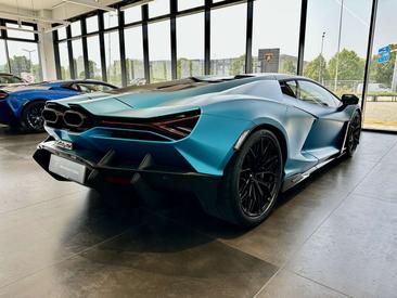 Lamborghini Revuelto — photo 8