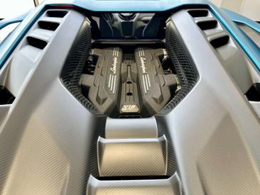 Lamborghini Revuelto — photo 9