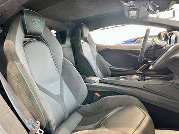 Lamborghini Revuelto — photo 15