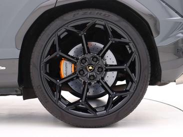 Lamborghini Urus Performante — photo 16