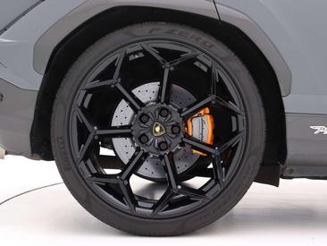 Lamborghini Urus Performante — photo 17