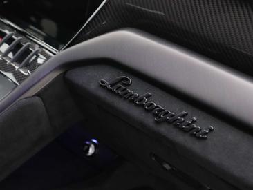 Lamborghini Urus Performante — photo 28