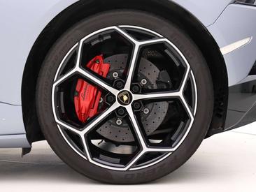 Lamborghini Huracán EVO — photo 17