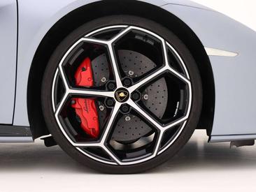 Lamborghini Huracán EVO — photo 19