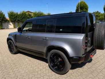 Land Rover Defender 110 7 P.ti Auto Argent 3.0 I6 First Edition 400cv — photo 3