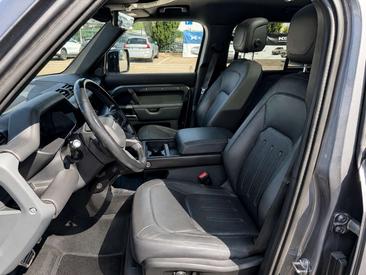 Land Rover Defender 110 7 P.ti Auto Argent 3.0 I6 First Edition 400cv — photo 6