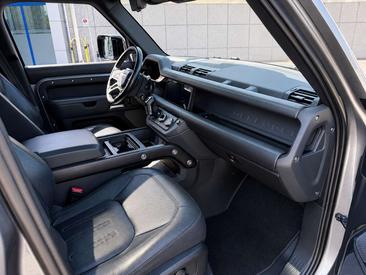 Land Rover Defender 110 7 P.ti Auto Argent 3.0 I6 First Edition 400cv — photo 7