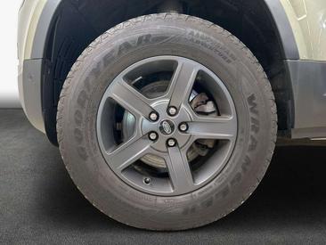 Land Rover Defender 110 D200 SE — photo 9