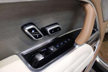 Land Rover Range Rover SV 3.0 P510e PHEV AWD — photo 12