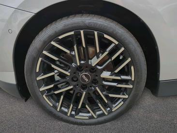Mini Electric Favoured Cooper SE — photo 10