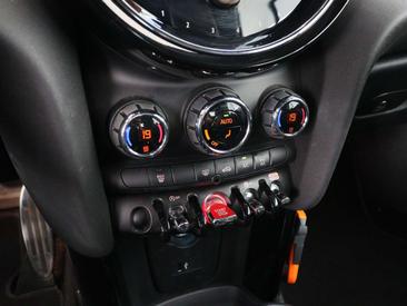 Mini Cabrio COOPER S — photo 18