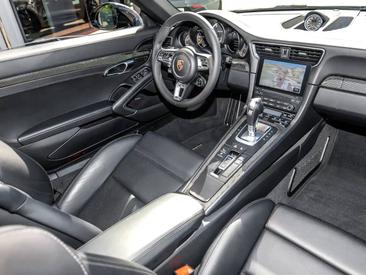 Porsche 991 II Turbo S Cabriolet — photo 16