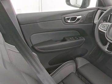 Volvo XC60 Plus — photo 12