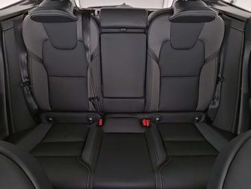 Volvo XC60 Plus — photo 13