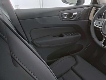 Volvo XC60 B5 — photo 11