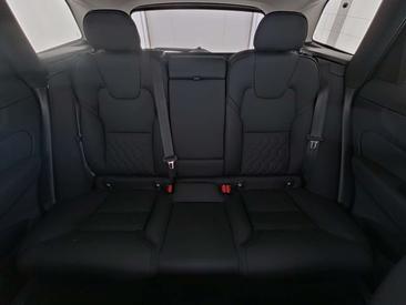 Volvo XC60 B5 — photo 12