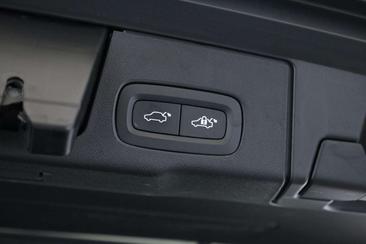 Volvo XC60 T6 Recharge Core — photo 11