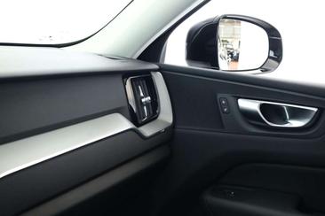 Volvo XC60 T6 Recharge Core — photo 21