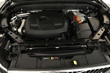 Volvo XC60 T6 Recharge Core — photo 8