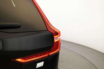 Volvo XC60 T6 Recharge Core — photo 12