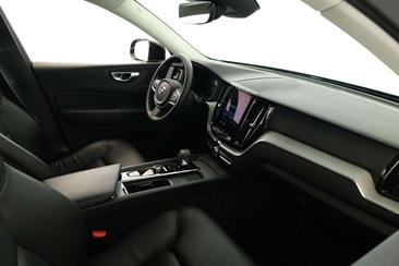Volvo XC60 T6 Recharge Core — photo 13