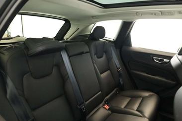 Volvo XC60 T6 Recharge Core — photo 14