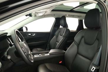 Volvo XC60 T6 Recharge Core — photo 16