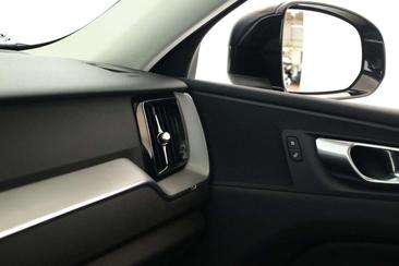 Volvo XC60 T6 Recharge Core — photo 20
