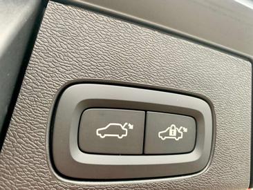 Volvo XC60 B4 R-Design — photo 3