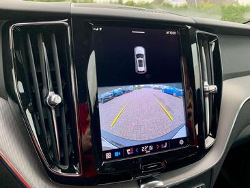 Volvo XC60 B4 R-Design — photo 12