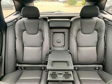 Volvo XC60 B4 R-Design — photo 15