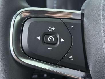 Volvo XC40 T4 Recharge R-Design — photo 8