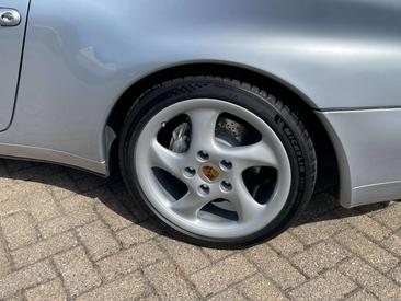 Porsche 993 CARRERA 4 — photo 28