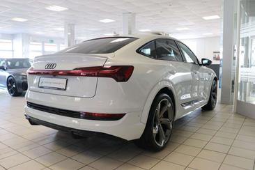 Audi E-tron Sportback — photo 9