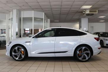 Audi E-tron Sportback — photo 10