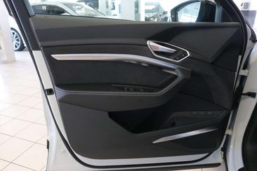 Audi E-tron Sportback — photo 11